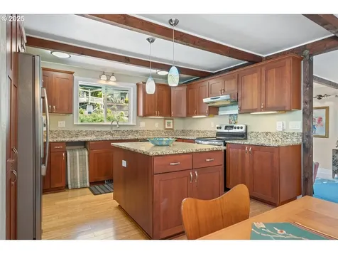 414 N Tomahawk Island Drive Portland OR 97217