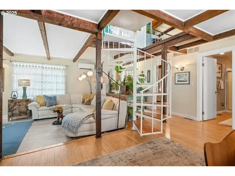 414 N Tomahawk Island Drive Portland OR 97217