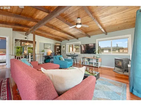 414 N Tomahawk Island Drive Portland OR 97217