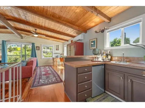 414 N Tomahawk Island Drive Portland OR 97217