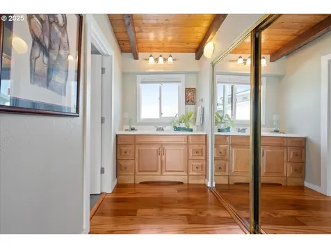 414 N Tomahawk Island Drive Portland OR 97217