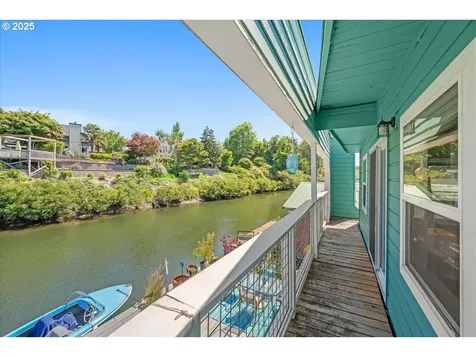 414 N Tomahawk Island Drive Portland OR 97217