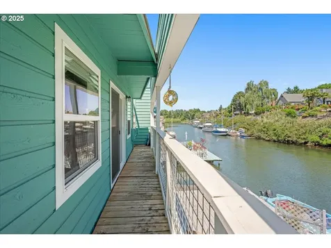 414 N Tomahawk Island Drive Portland OR 97217