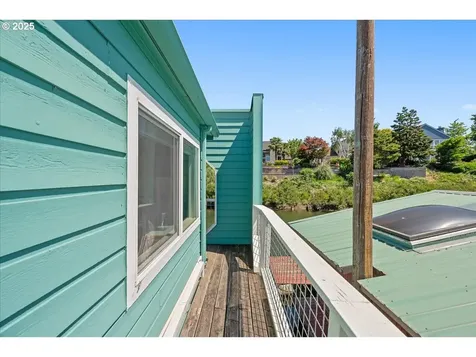 414 N Tomahawk Island Drive Portland OR 97217