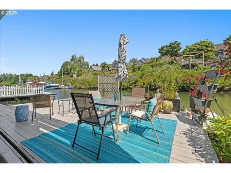 414 N Tomahawk Island Drive Portland OR 97217