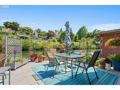 414 N Tomahawk Island Drive Portland OR 97217