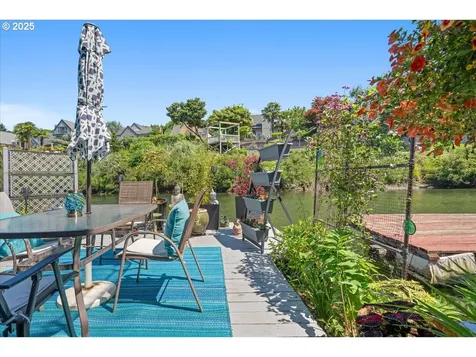 414 N Tomahawk Island Drive Portland OR 97217