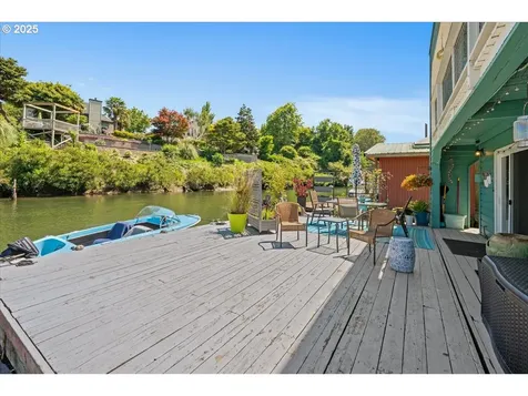 414 N Tomahawk Island Drive Portland OR 97217