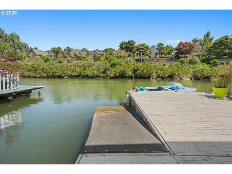 414 N Tomahawk Island Drive Portland OR 97217