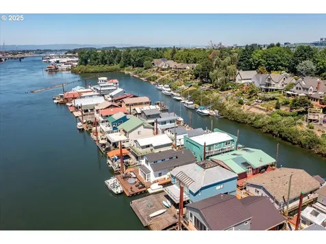 414 N Tomahawk Island Drive Portland OR 97217