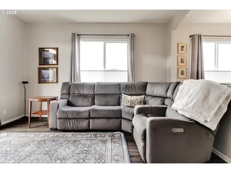 6037 Orchid Lane Springfield OR 97478