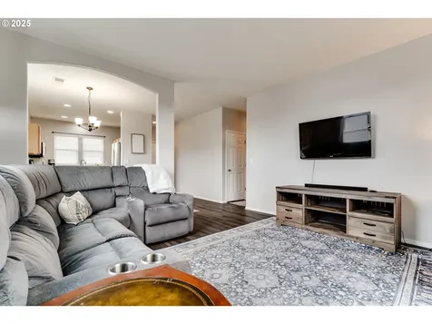 6037 Orchid Lane Springfield OR 97478