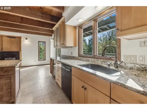27690 SW Strawberry Hill Drive Hillsboro OR 97123
