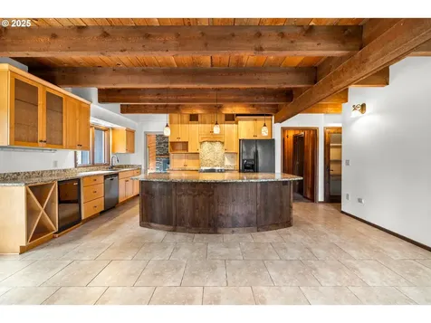 27690 SW Strawberry Hill Drive Hillsboro OR 97123