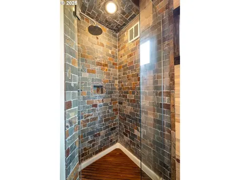 27690 SW Strawberry Hill Drive Hillsboro OR 97123