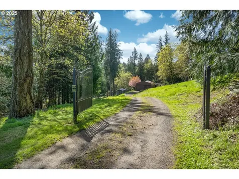 27690 SW Strawberry Hill Drive Hillsboro OR 97123