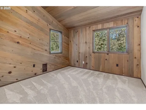 27690 SW Strawberry Hill Drive Hillsboro OR 97123