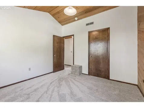 27690 SW Strawberry Hill Drive Hillsboro OR 97123