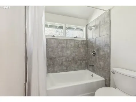 27690 SW Strawberry Hill Drive Hillsboro OR 97123