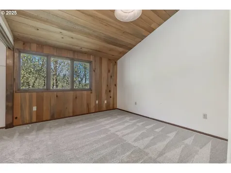 27690 SW Strawberry Hill Drive Hillsboro OR 97123