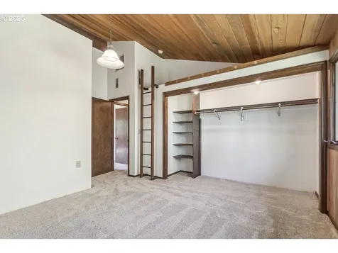 27690 SW Strawberry Hill Drive Hillsboro OR 97123