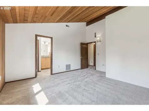 27690 SW Strawberry Hill Drive Hillsboro OR 97123
