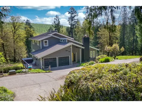 27690 SW Strawberry Hill Drive Hillsboro OR 97123