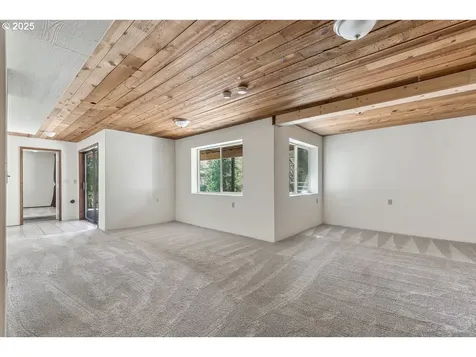 27690 SW Strawberry Hill Drive Hillsboro OR 97123