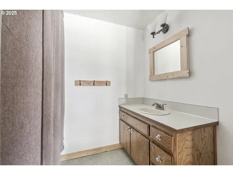 27690 SW Strawberry Hill Drive Hillsboro OR 97123