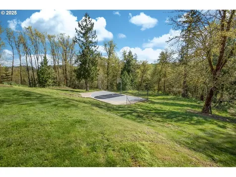 27690 SW Strawberry Hill Drive Hillsboro OR 97123