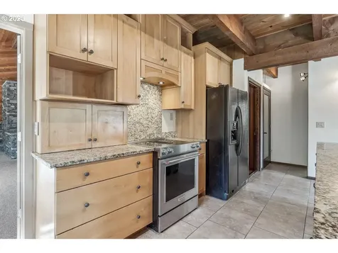 27690 SW Strawberry Hill Drive Hillsboro OR 97123