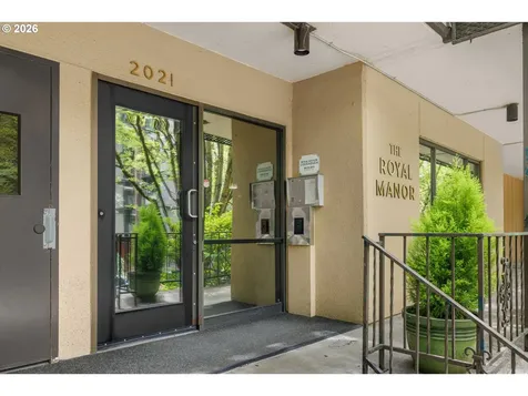2021 SW Main Street Portland OR 97205