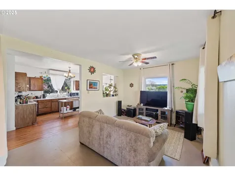246 D Street Coos Bay OR 97420