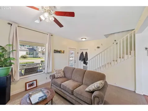 246 D Street Coos Bay OR 97420