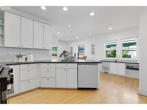 3175 NE Regents Drive Portland OR 97212