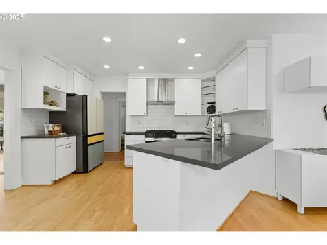 3175 NE Regents Drive Portland OR 97212