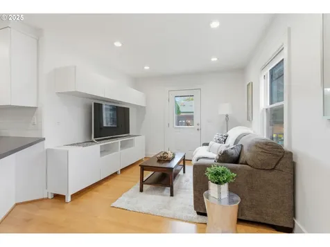 3175 NE Regents Drive Portland OR 97212