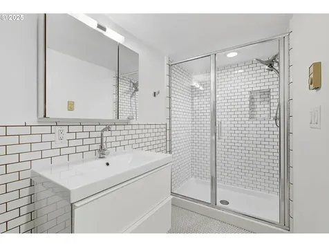 3175 NE Regents Drive Portland OR 97212