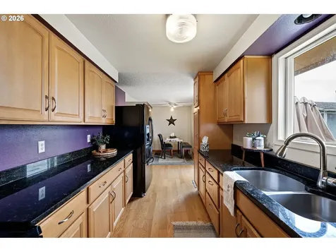 375 Park Lane Harrisburg OR 97446