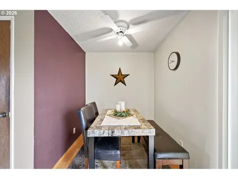 375 Park Lane Harrisburg OR 97446