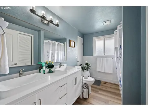 375 Park Lane Harrisburg OR 97446