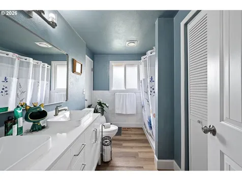 375 Park Lane Harrisburg OR 97446