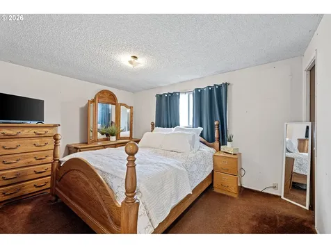 375 Park Lane Harrisburg OR 97446