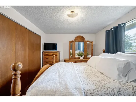 375 Park Lane Harrisburg OR 97446