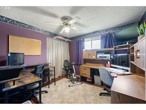 375 Park Lane Harrisburg OR 97446