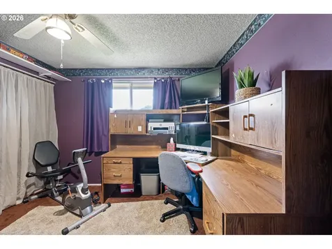 375 Park Lane Harrisburg OR 97446