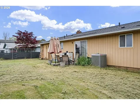 375 Park Lane Harrisburg OR 97446