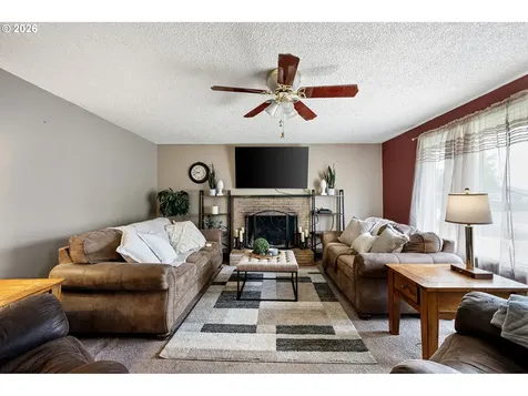 375 Park Lane Harrisburg OR 97446