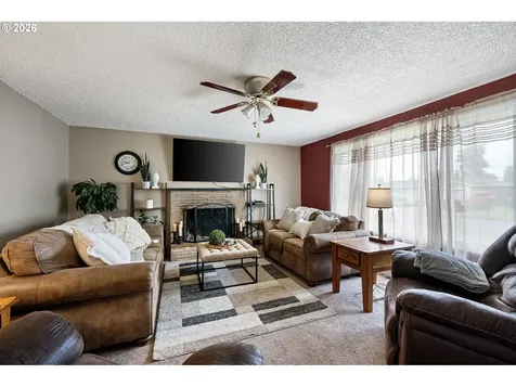 375 Park Lane Harrisburg OR 97446