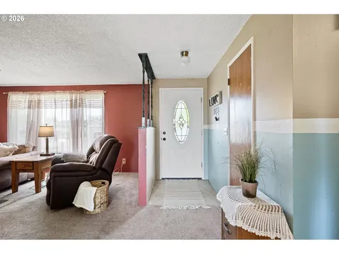 375 Park Lane Harrisburg OR 97446